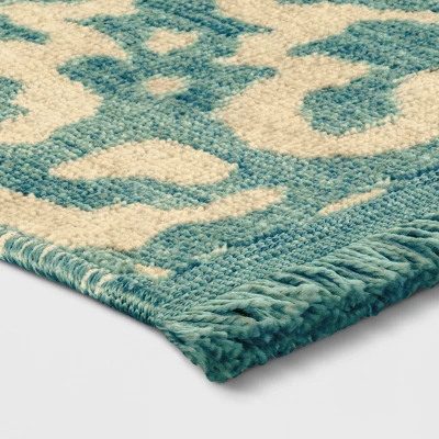 Medallion Diamond Shapes Woven Rug - Threshold 1 Medallion Diamond Shapes Woven Rug - Threshold